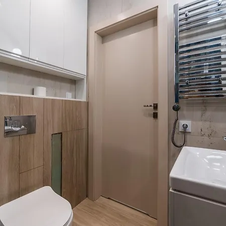 Grunwald Raszynska By Bookinghost * Poznań