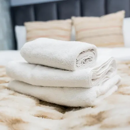 Grunwald Raszynska By Bookinghost Poznań