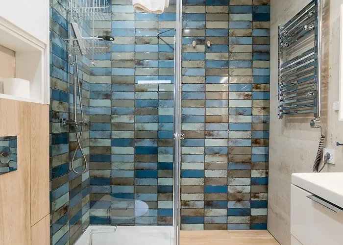 Grunwald Raszynska By Bookinghost * Poznań