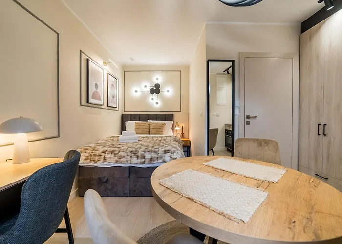 Grunwald Raszynska By Bookinghost 아파트