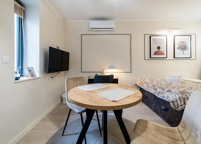 Grunwald Raszynska By Bookinghost 아파트