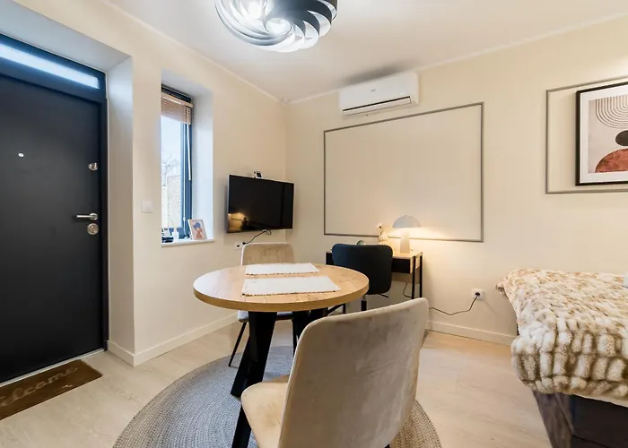 Grunwald Raszynska By Bookinghost 아파트 *